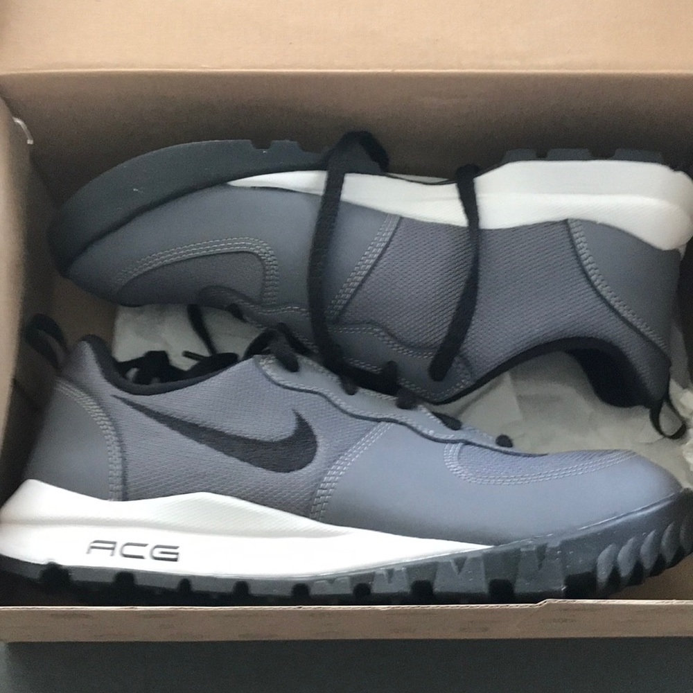 New in Box Nike Takos Low size 10.5